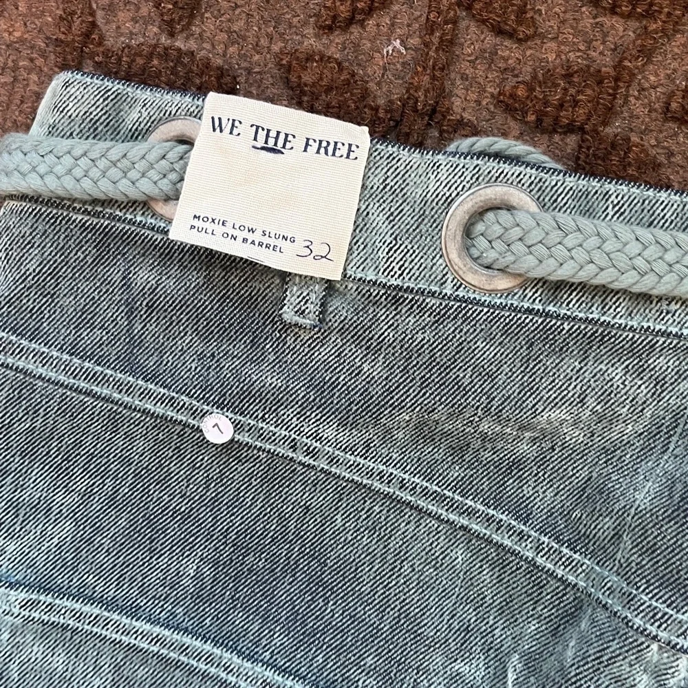 Free People We The Free Moxie Flocked Pull-On Barrel Jeans 32 NWT